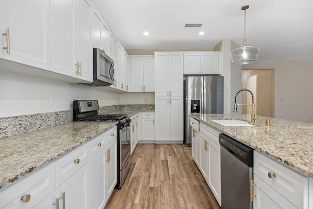 3096 Markham Street, Tulare, CA 93274