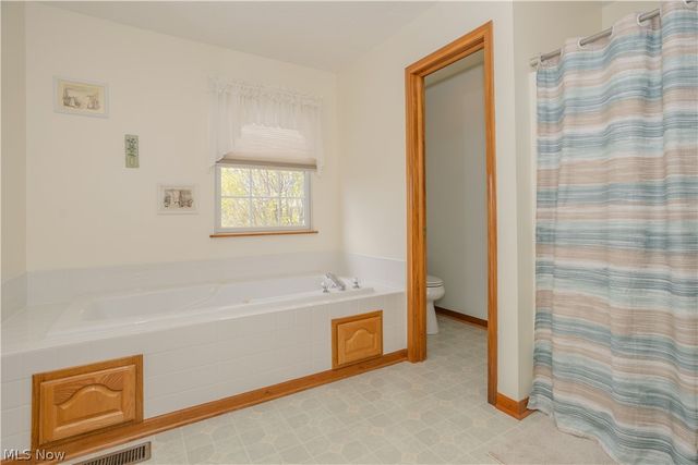 1009 Brittingham Drive, Ravenna, OH 44266