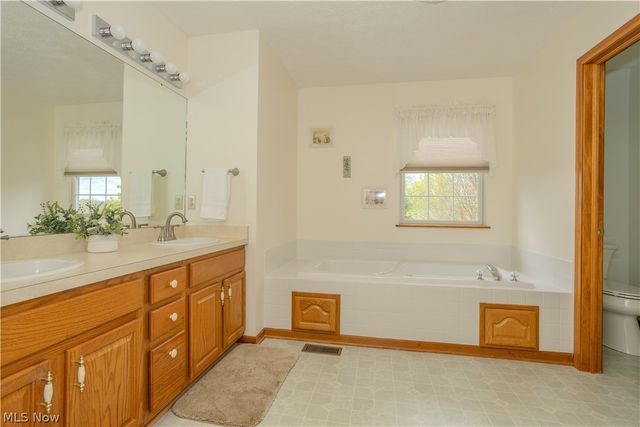 1009 Brittingham Drive, Ravenna, OH 44266