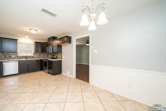 11 Finch Dr, Longview, TX 75605