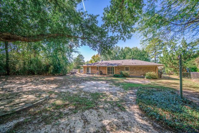 11 Finch Dr, Longview, TX 75605