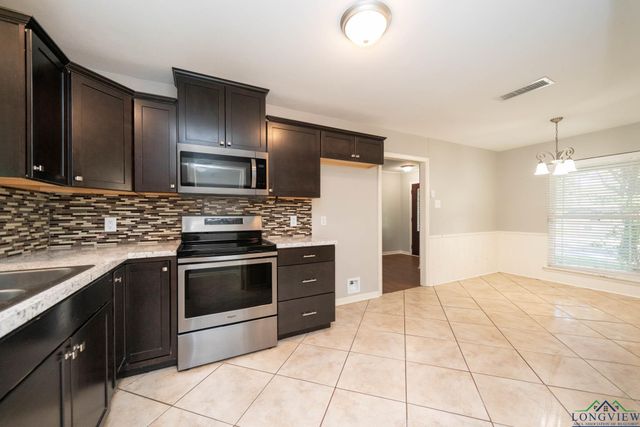 11 Finch Dr, Longview, TX 75605