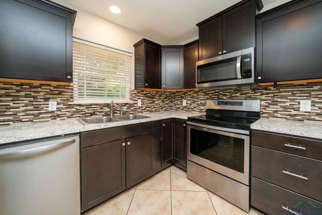 11 Finch Dr, Longview, TX 75605