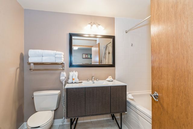 7020 Grand Geneva Way 159, Geneva, WI 53147