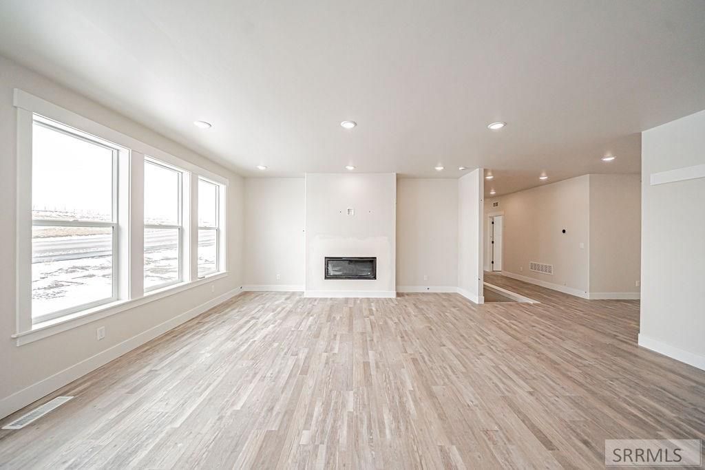 Image 5 of property listing at 522 Vista Ridge Dr, Rexburg, ID 83440