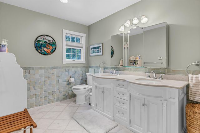 9 Endicott Drive, Huntington, NY 11743