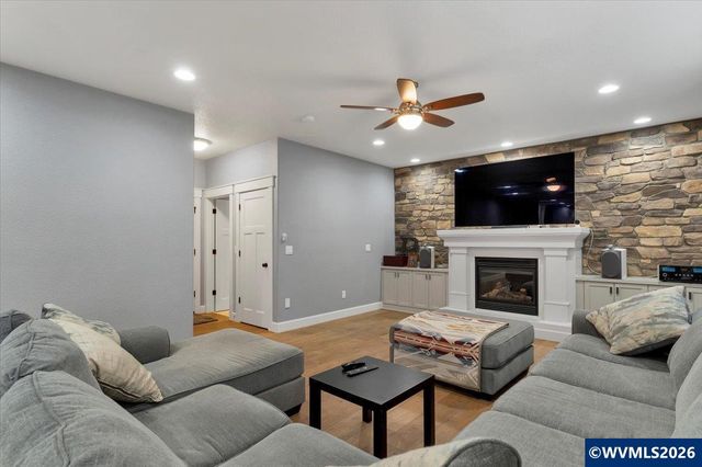 1774 Settlers Spring Dr NW, Salem, OR 97304