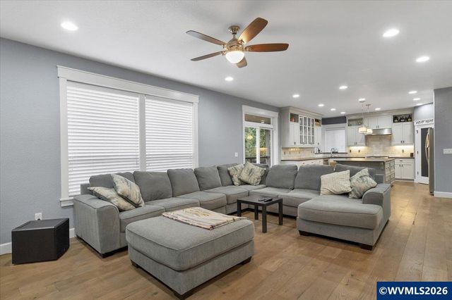 1774 Settlers Spring Dr NW, Salem, OR 97304