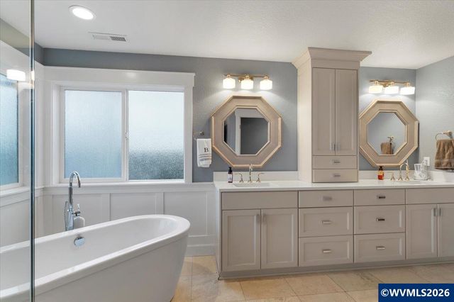 1774 Settlers Spring Dr NW, Salem, OR 97304