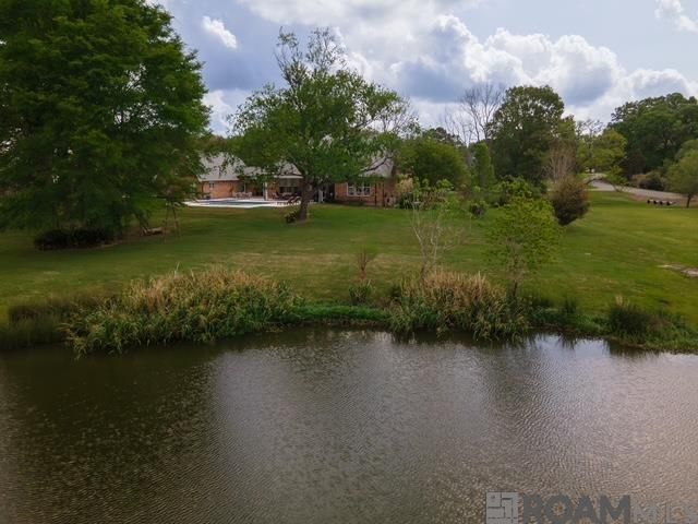 5042 Thompson Cove Dr, St Francisville, LA 70775