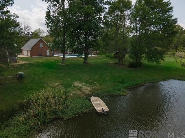 5042 Thompson Cove Dr, St Francisville, LA 70775