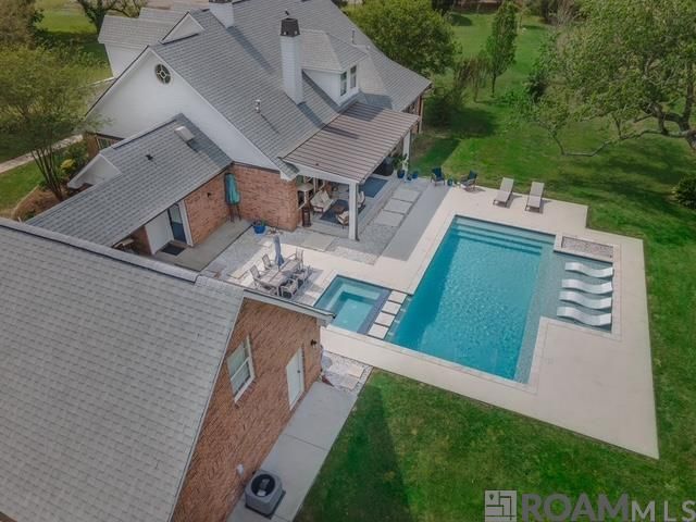 5042 Thompson Cove Dr, St Francisville, LA 70775