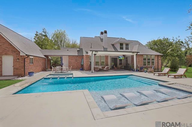 5042 Thompson Cove Dr, St Francisville, LA 70775