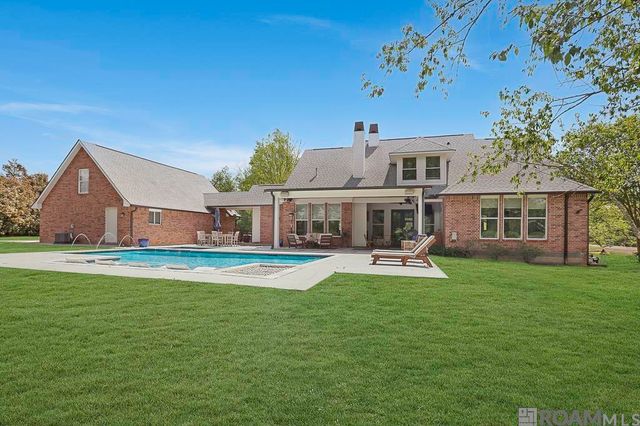 5042 Thompson Cove Dr, St Francisville, LA 70775