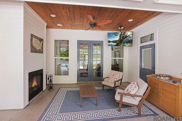 5042 Thompson Cove Dr, St Francisville, LA 70775