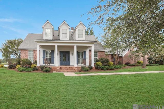 5042 Thompson Cove Dr, St Francisville, LA 70775