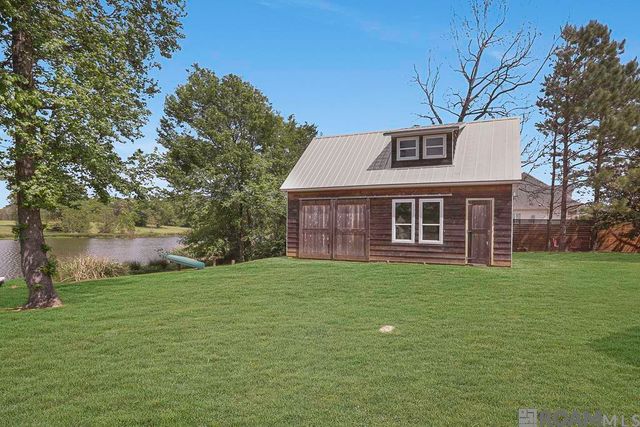 5042 Thompson Cove Dr, St Francisville, LA 70775