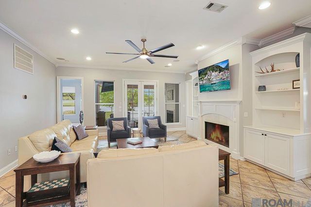 5042 Thompson Cove Dr, St Francisville, LA 70775