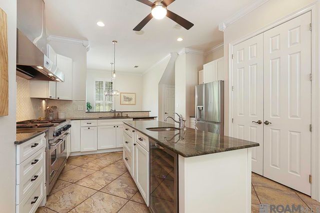 5042 Thompson Cove Dr, St Francisville, LA 70775