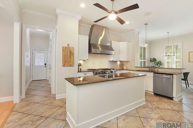 5042 Thompson Cove Dr, St Francisville, LA 70775