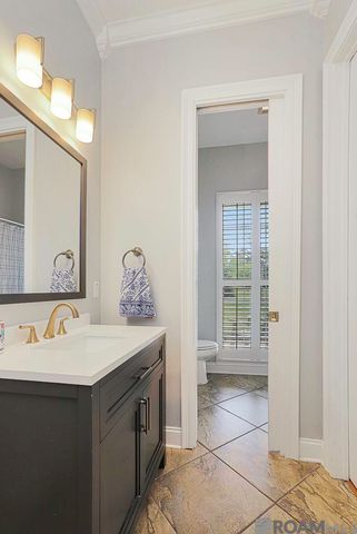 5042 Thompson Cove Dr, St Francisville, LA 70775
