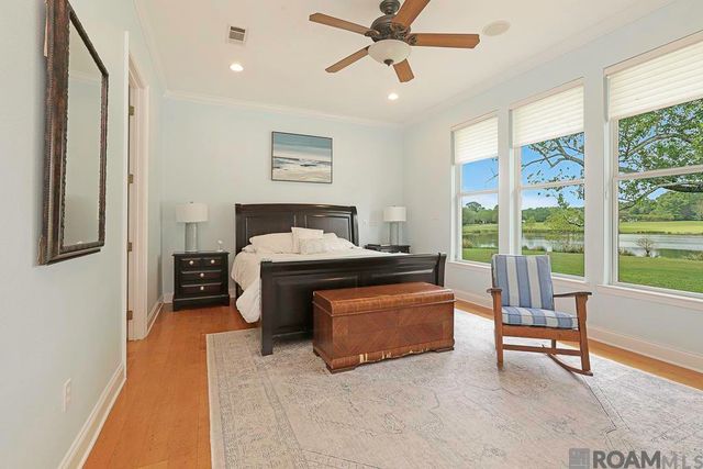 5042 Thompson Cove Dr, St Francisville, LA 70775