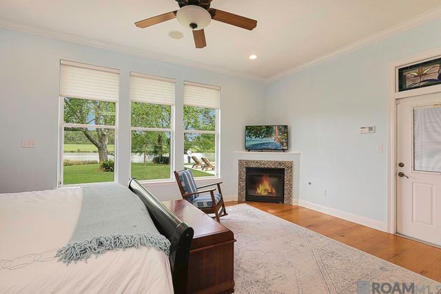 5042 Thompson Cove Dr, St Francisville, LA 70775