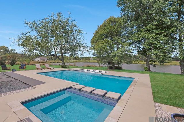 5042 Thompson Cove Dr, St Francisville, LA 70775