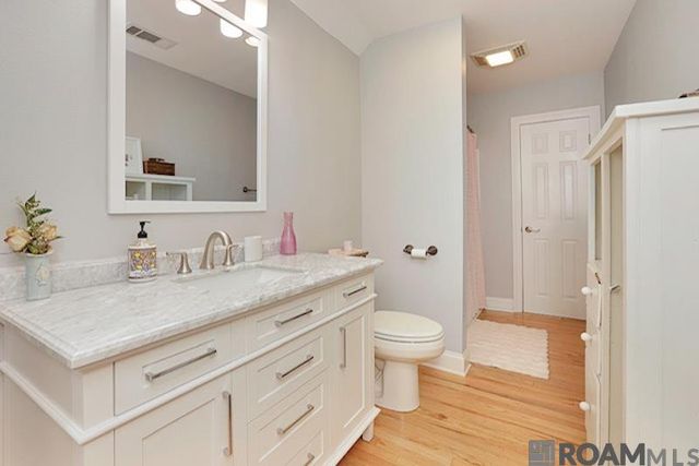 5042 Thompson Cove Dr, St Francisville, LA 70775