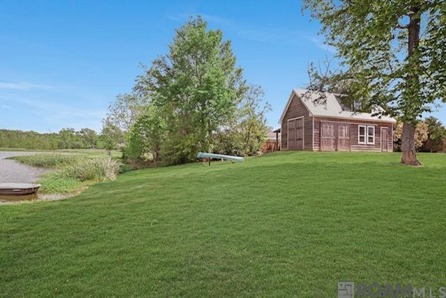 5042 Thompson Cove Dr, St Francisville, LA 70775