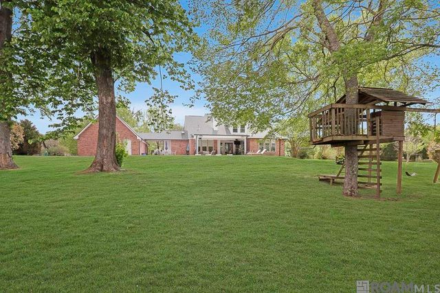 5042 Thompson Cove Dr, St Francisville, LA 70775