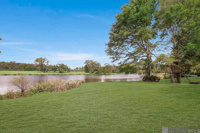 5042 Thompson Cove Dr, St Francisville, LA 70775