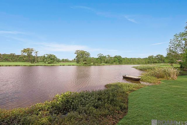 5042 Thompson Cove Dr, St Francisville, LA 70775