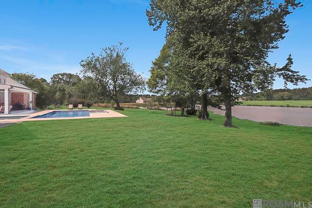5042 Thompson Cove Dr, St Francisville, LA 70775