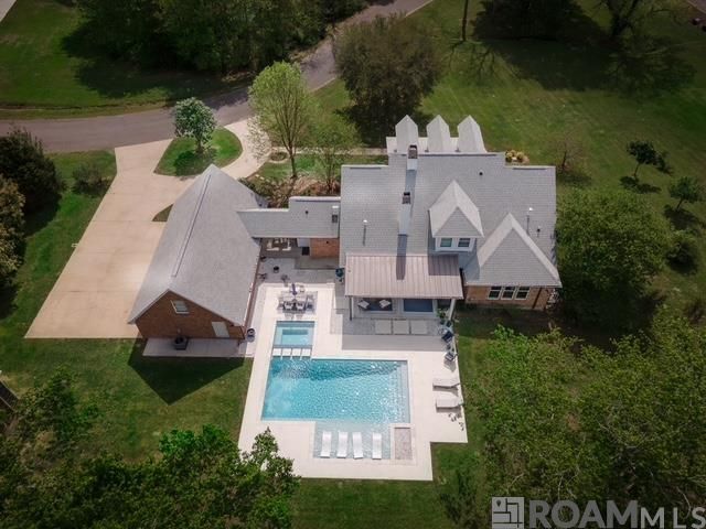 5042 Thompson Cove Dr, St Francisville, LA 70775