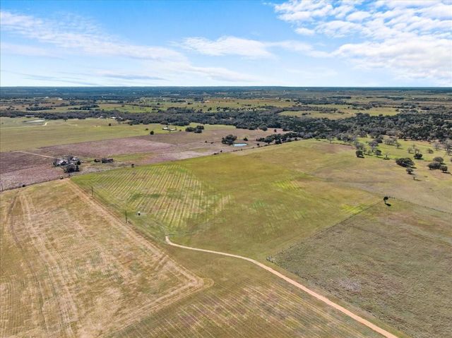 2523 Roitsch Road, Schulenburg, TX 78956