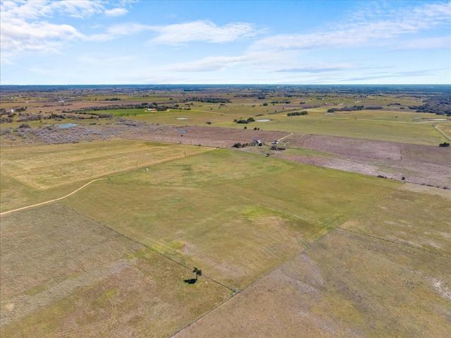 2523 Roitsch Road, Schulenburg, TX 78956