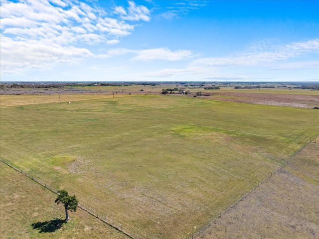 2523 Roitsch Road, Schulenburg, TX 78956