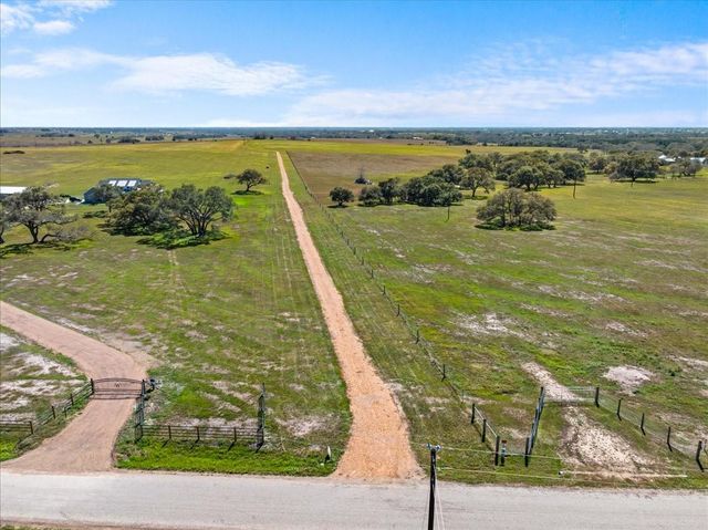 2523 Roitsch Road, Schulenburg, TX 78956