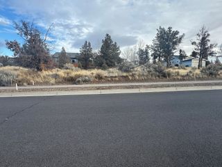 SE Larkspur Drive 82, Madras, OR 97741