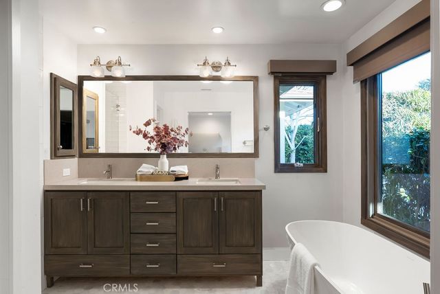 453 Seaward Road, Corona Del Mar, CA 92625