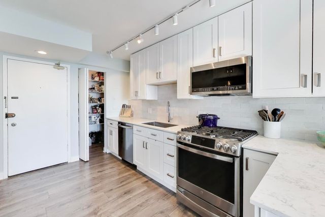 1540 N State Parkway 14D, Chicago, IL 60610