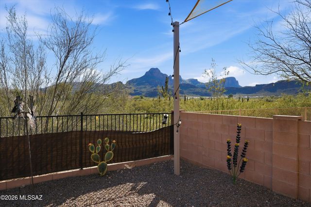 8001 W Sunfire Drive, Tucson, AZ 85743