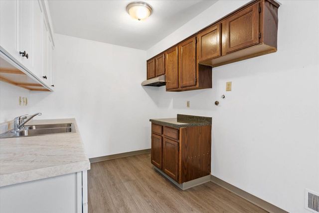 6154 S 42nd STREET, Greenfield, WI 53221