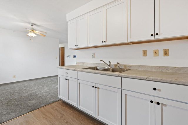 6154 S 42nd STREET, Greenfield, WI 53221