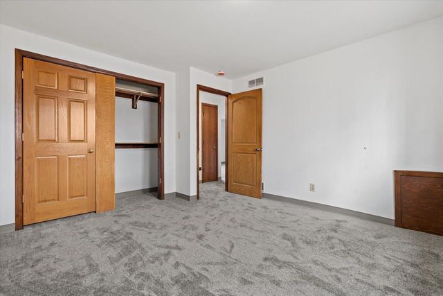 6154 S 42nd STREET, Greenfield, WI 53221