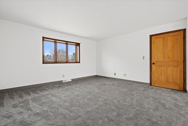 6154 S 42nd STREET, Greenfield, WI 53221