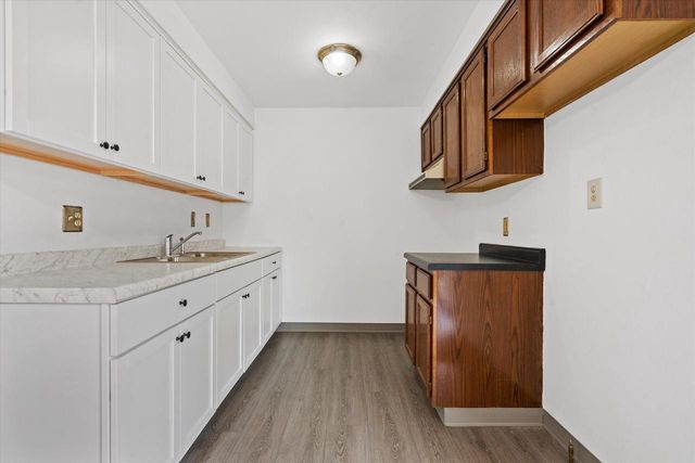 6154 S 42nd STREET, Greenfield, WI 53221