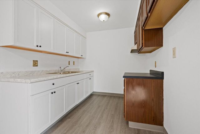 6154 S 42nd STREET, Greenfield, WI 53221