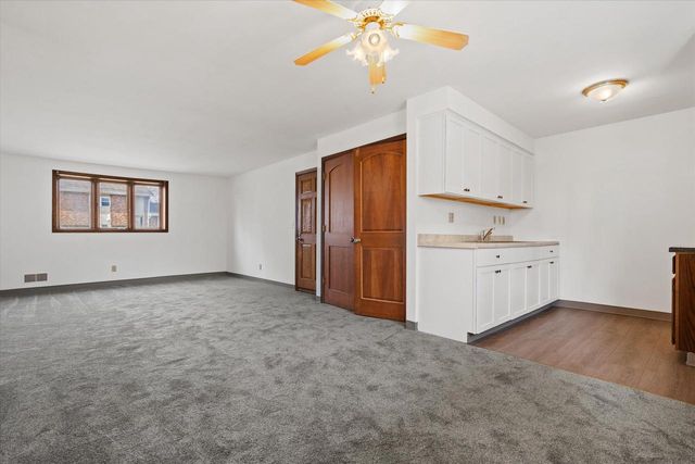 6154 S 42nd STREET, Greenfield, WI 53221